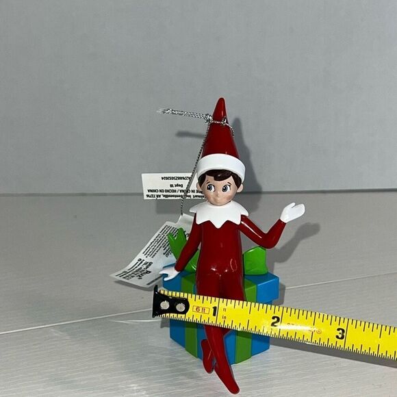 Christmas Ornament The Elf On The Shelf 2024 Sitting Present Ruz Santaverse - Picture 3 of 6
